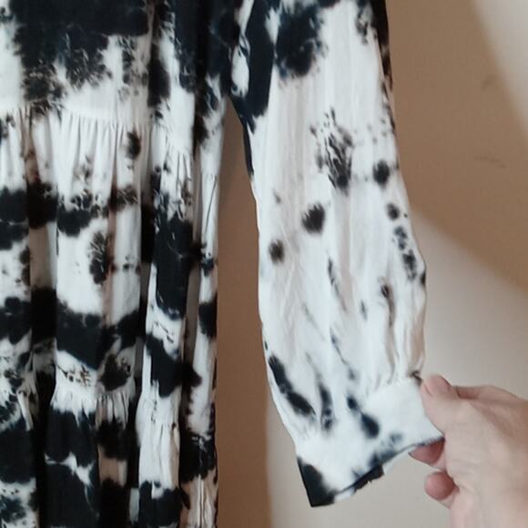 Area Women's Printed Three Quarter Sleeve V-neck Mini Dress. SMALL 100% Viscose - Picture 4 of 8